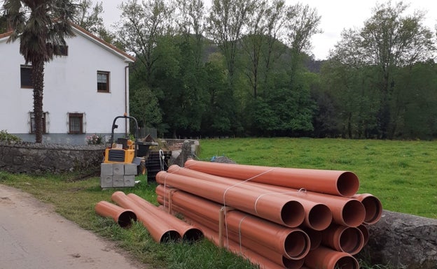 Comienzan los trabajos para concluir el saneamiento en el barrio Revilla de La Cavada