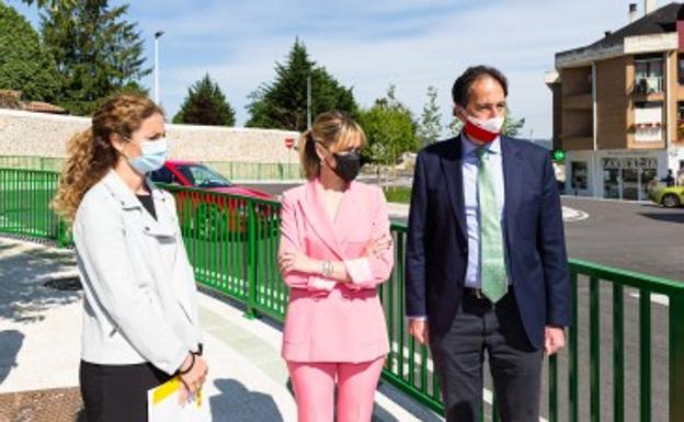 La nueva rotonda de Renedo mejora la seguridad vial en el acceso al barrio Llosacampo