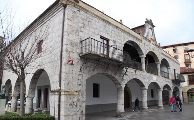 El tripartito de Laredo niega la condena por «vulnerar el derecho a la participación política»