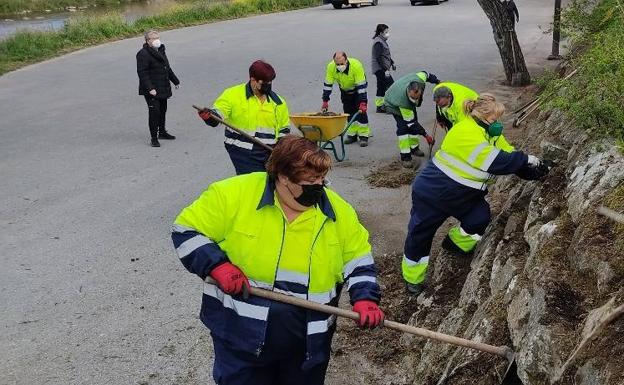 Los Corrales se emplea a fondo en la limpieza de calles y barrios de todo el municipio