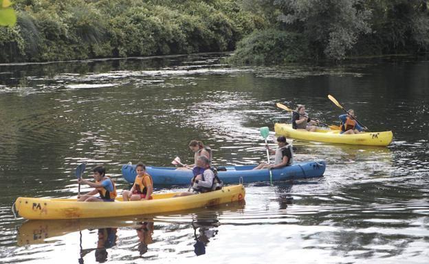 Torrelavega abre el lunes el plazo para inscribirse en las rutas en canoa y paddle surf por el Saja-Besaya