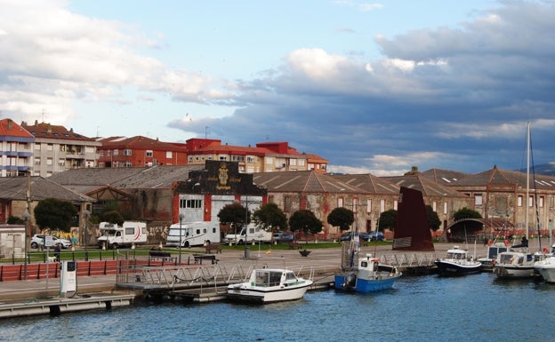 Santoña da el primer paso para impulsar el desarrollo del área del muelle viejo