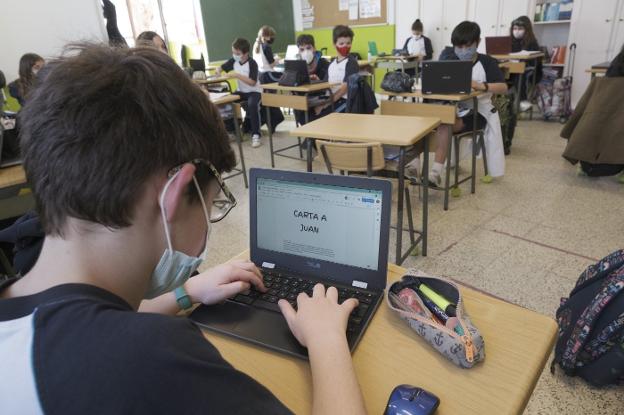 El Consejo Escolar ve necesario reforzar la gestión emocional y reducir la brecha digital