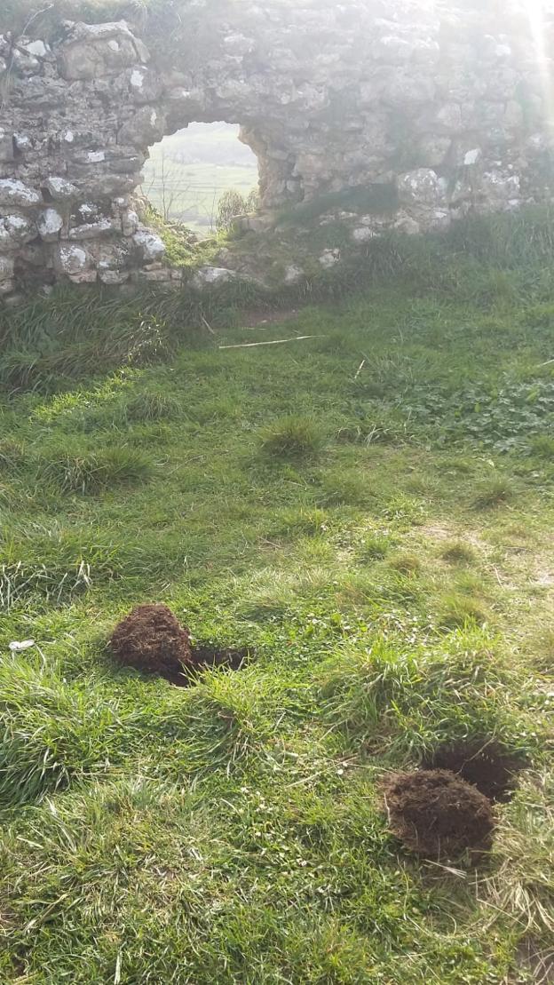 El uso de detectores de metales para el expolio arqueológico desata la alarma en Santillana