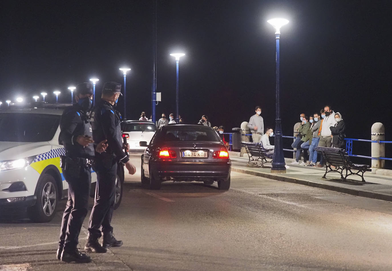 Más denuncias en Santander por beber en la calle y un botellón de cien personas en Torrelavega