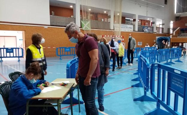 Cantabria vacunará este fin de semana a un millar de trabajadores del sector pesquero