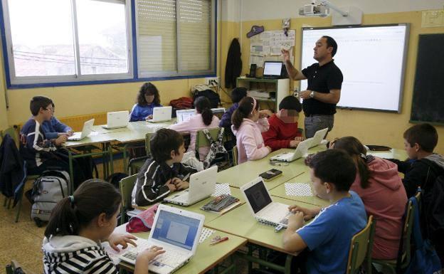 El Gobierno compra 10.625 portátiles y 4.621 tablets para los centros educativos