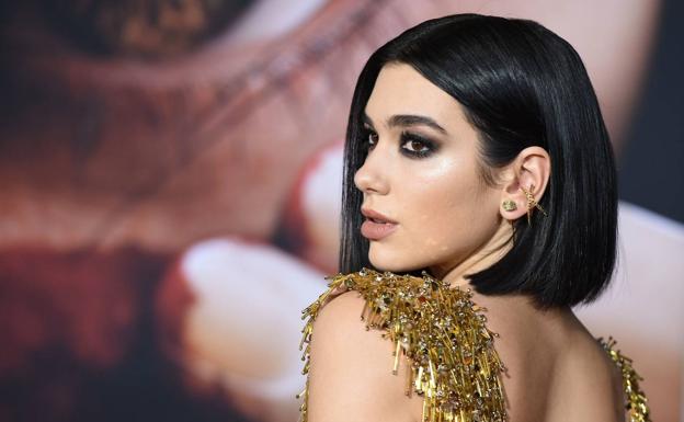 La cantante londinense Dua Lipa, consagrada por unos Brit Awards muy femeninos