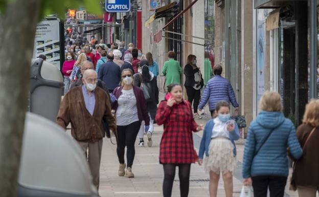 Una mujer pica en el 'tocomocho' y entrega 10.000 euros y sus joyas a dos estafadores en la calle San Fernando