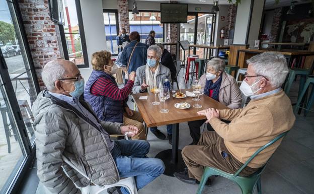 Pueblos separados por un semáforo