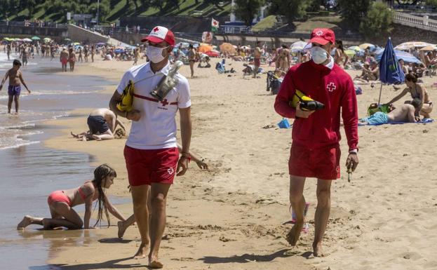 Despliegue de socorristas, embarcaciones, ambulancias y desfibriladores para este verano en las playas
