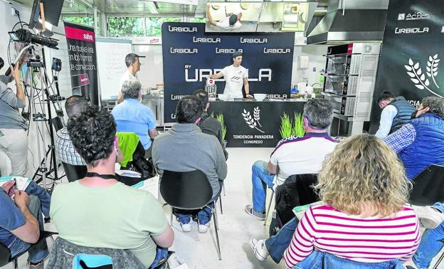 Los panaderos comparten en Santander sus recetas, procesos y formulaciones