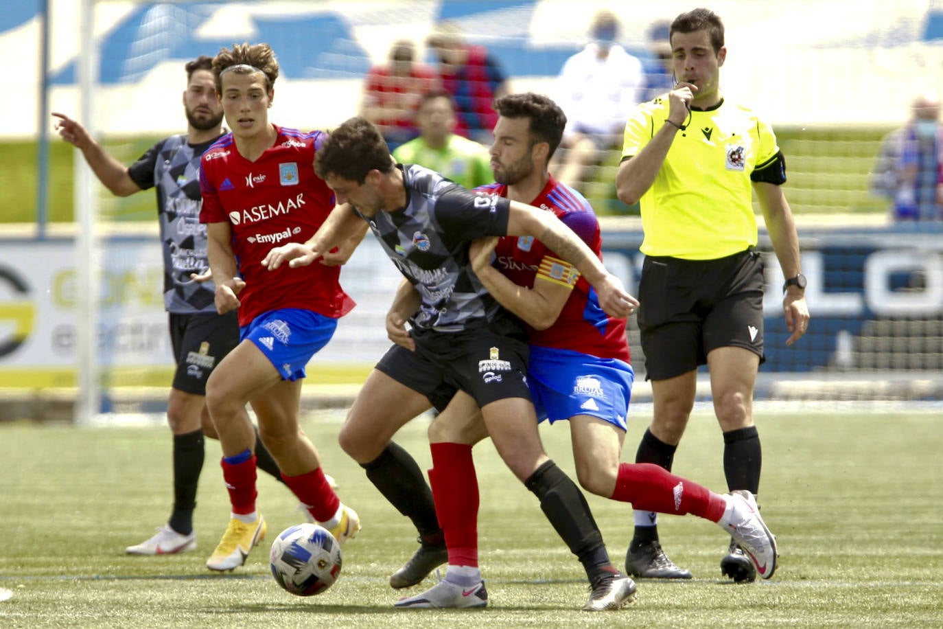 El Laredo cae en Tarazona en minutos finales