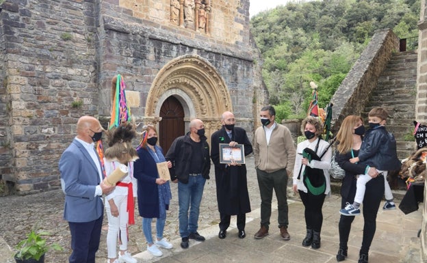 José María Ballester recibe la distinción de socio de honor de 'Andruido en la Paré de Piasca'