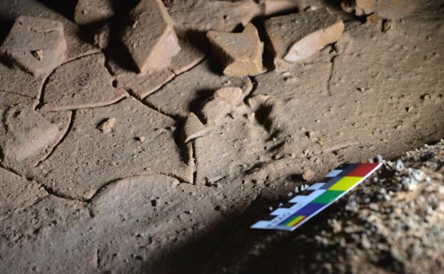 Encuentran huellas de niños del paleolítico de entre 6 y 7 años en la cueva de La Garma