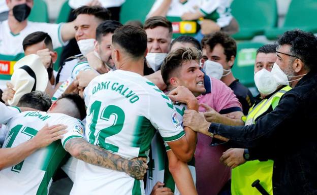 El Elche sobrevive; Real y Betis sellan la Europa League