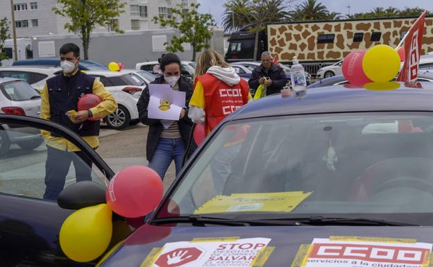 Los trabajadores de Correos se movilizan en Santander contra el «desguace» de la empresa pública