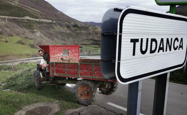 Obras Públicas trabaja en la ampliación del puente de acceso a Tudanca