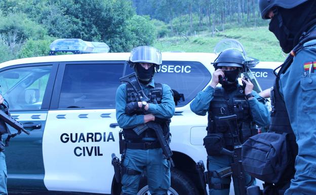 Tres detenidos en Selaya por participar en una reyerta que acabó con dos heridos en Valdecilla