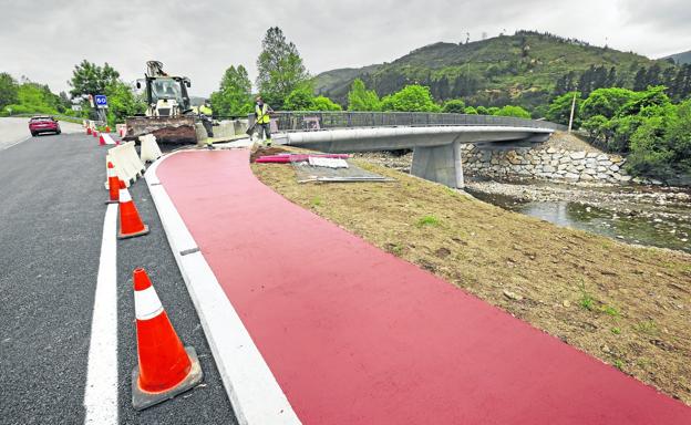 Ruente estrena este jueves el puente sobre el Saja que une el municipio con Monte Aa