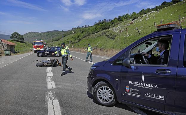 Muere un motorista de Torrelavega en un choque contra una furgoneta en Treceño