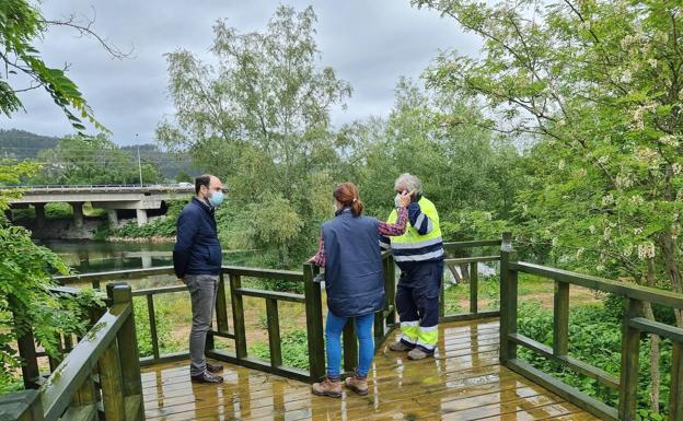 Torrelavega repara los miradores y escaleras de la ribera del Saja-Besaya