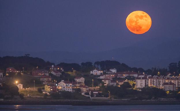 La Superluna brilla sobre Cantabria