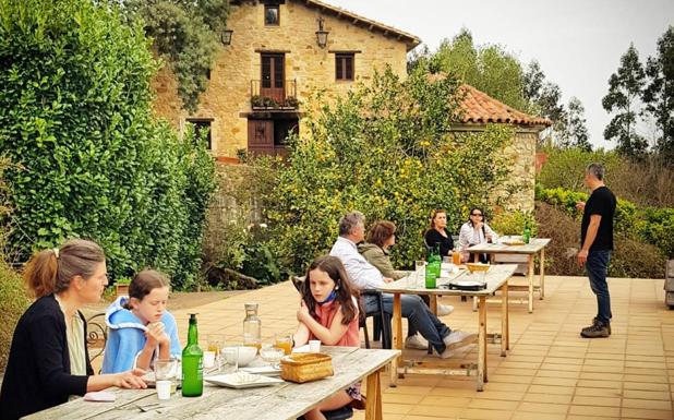 El reto de reintroducir la sidra en la gastronomía y en los bares de Cantabria