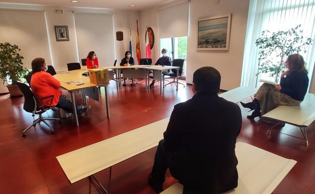 El Gobierno de Cantabria presenta en Comillas las nuevas líneas de ayudas para el comercio