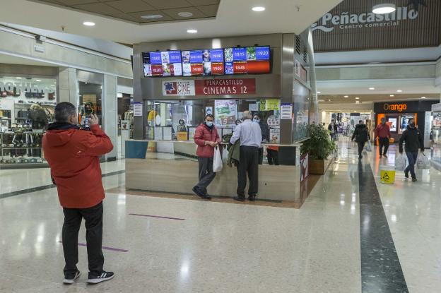 Las doce salas de la cadena Unión Cine Ciudad del centro comercial Peñacastillo cierran sus puertas