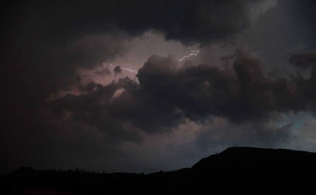 Martes de bochorno y tormentas en la variable primavera cántabra