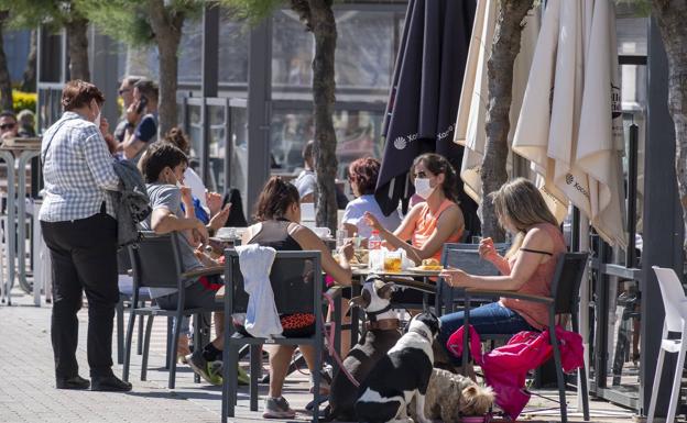 Las autonomías decidirán esta tarde si toda la hostelería de España tendrá que cerrar a la una de la mañana