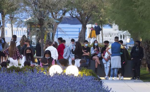 Los contagios y la incidencia del covid repuntan levemente en Cantabria