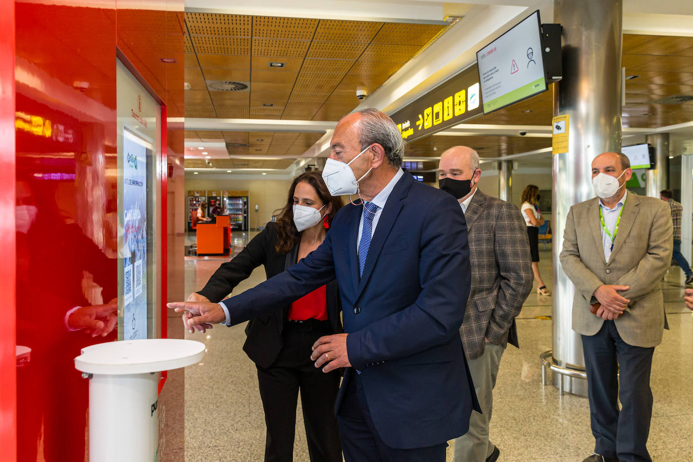 La oficina de turismo del aeropuerto estrena espacio e imagen