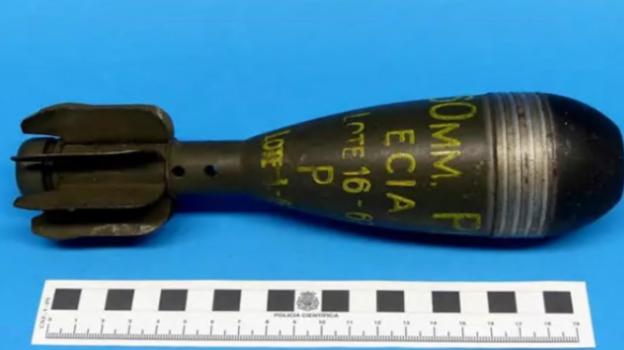 Los Tedax retiran una granada mortero, sin carga explosiva, hallada en el vertedero de El Mazo