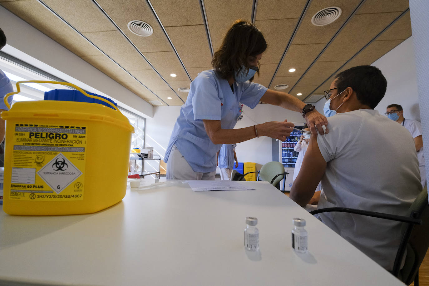 La mitad de la población de Cantabria ha recibido al menos una dosis de la vacuna