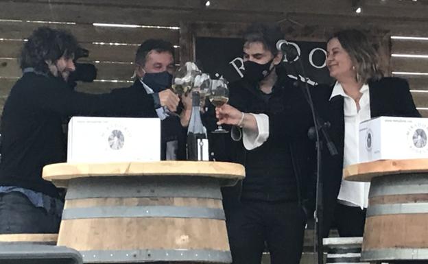 Miradoiro presentó en Ruiloba sus nuevos vinos en una fiesta 'apadrinada' por Nando Agüeros