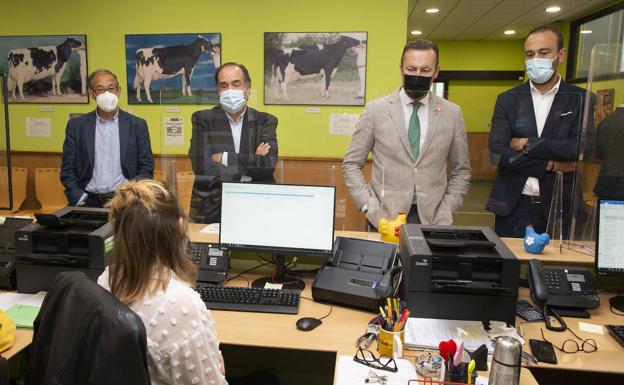 Blanco garantiza la calidad y atención pública de la red de oficinas comarcales agrarias de Cantabria