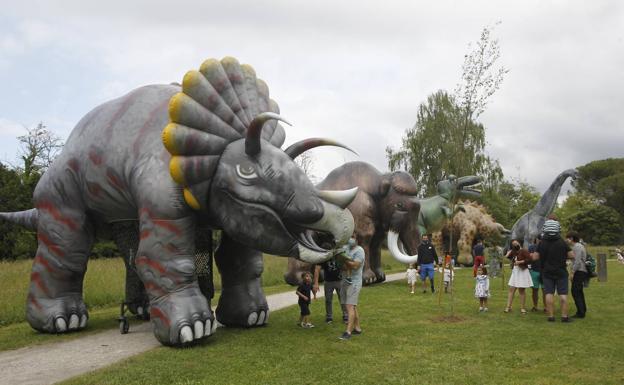 Dinosaurios en Torrelavega para celebrar el Día del Medio Ambiente