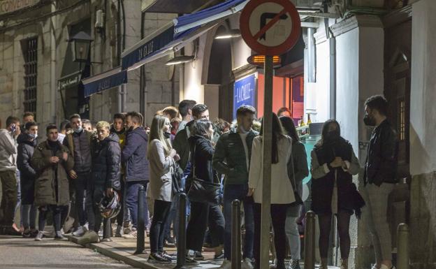 Sanidad cede y no impondrá horario de cierre a la hostelería y al ocio nocturno en Cantabria