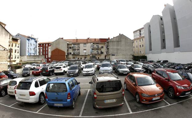 La Mesa de Movilidad pide mejorar los aparcamientos disuasorios en Torrelavega