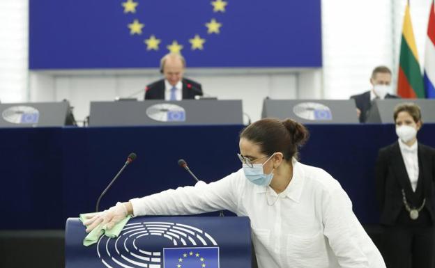 La Eurocámara pide suspender las patentes de las vacunas anticovid