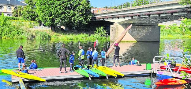 El río Pas y las playas de Piélagos recuperan su actividad deportiva durante el verano