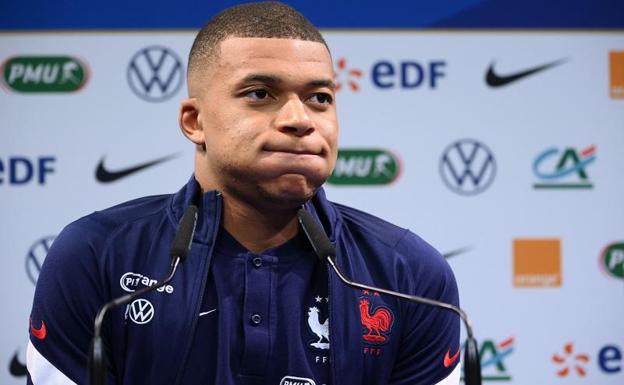 Mbappé carga contra Giroud