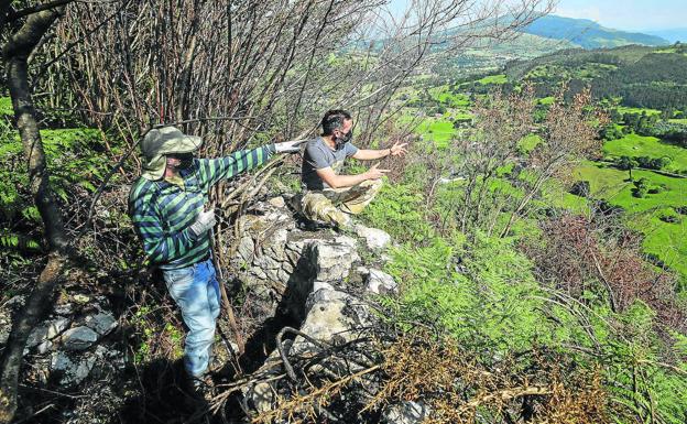 Un incendio deja a la vista un entramado defensivo de la Guerra en el Monte Castillo