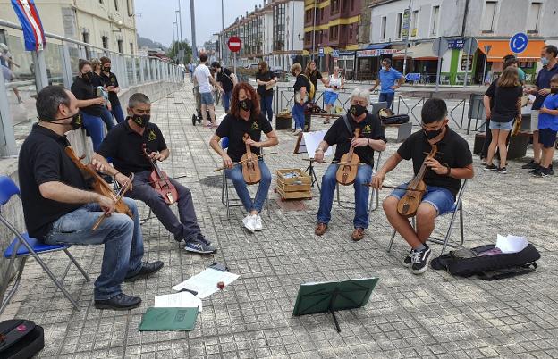 Las tradiciones vuelven a Unquera para celebrar la XVIII Fiesta de la Gaita Cántabra