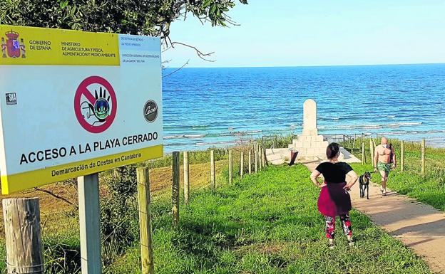 La playa de Oyambre sigue sin un acceso seguro en la zona del Pájaro Amarillo