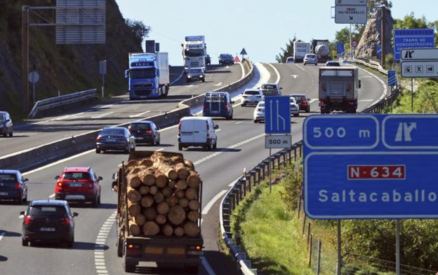 Indignación en Cantabria por el plan de Vizcaya de cobrar peaje a los camiones