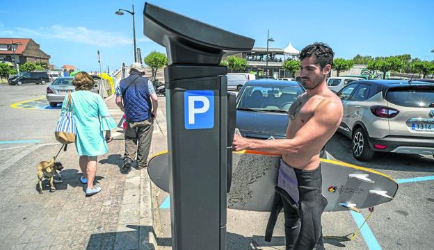 La OLA se estrenó en Somo y Loredo con muchas plazas libres y numerosas quejas