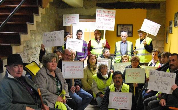 Los afectados por la Ley de Montes en Cartes avisan: «O se arregla, o habrá guerra»